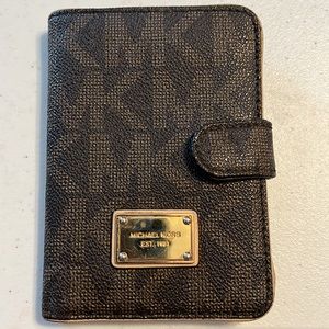 Michael Kors Pocket Book